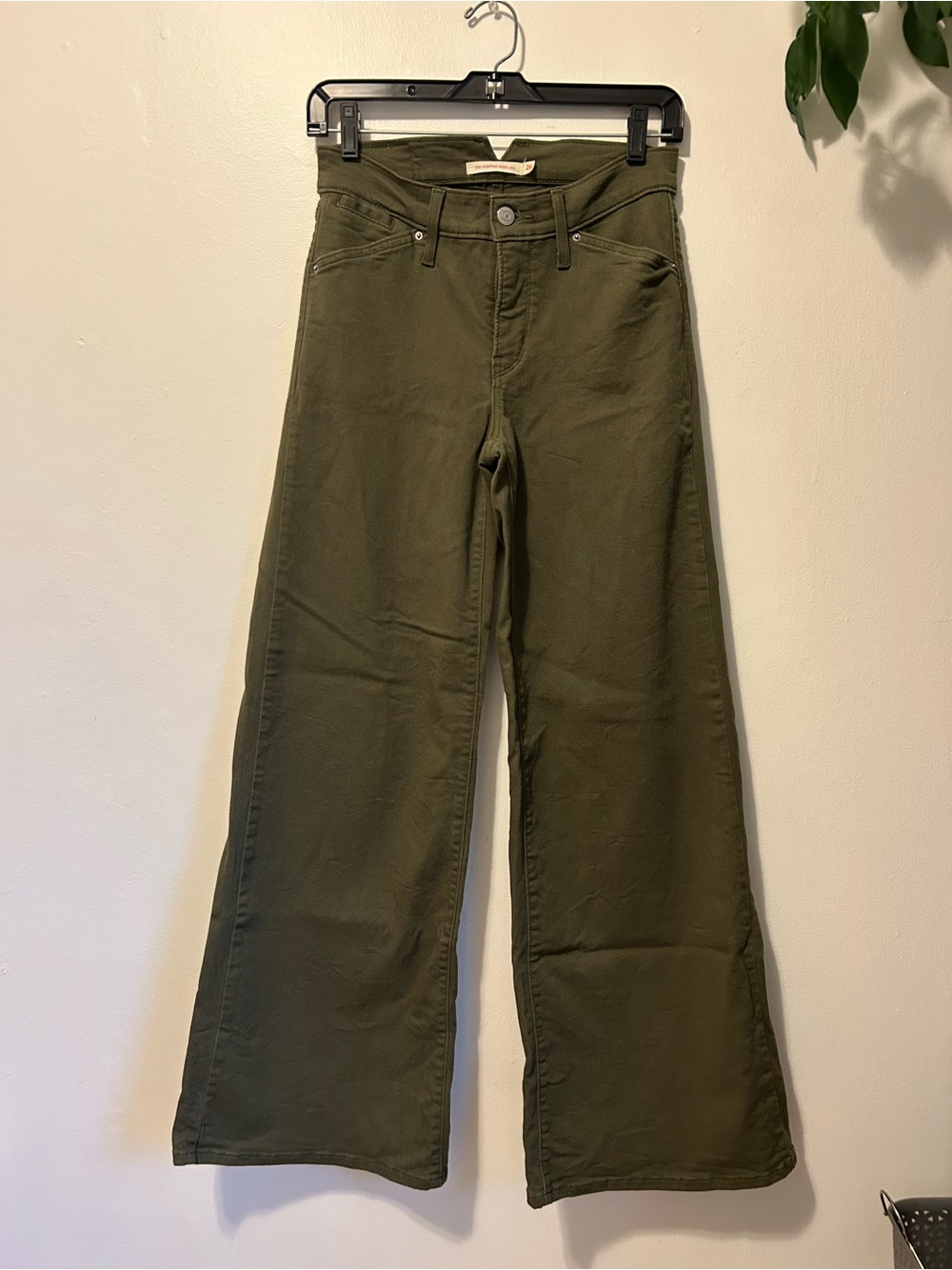 Levi's 318 Olive Green Shaping Wide Leg Jeans - 26 - EUC